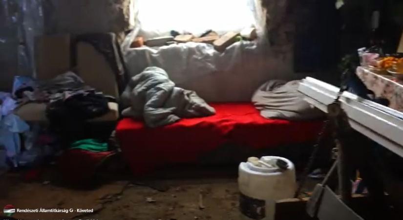 Embertelen körülmények között találtak az apára és három kisgyermekére (videóval)
