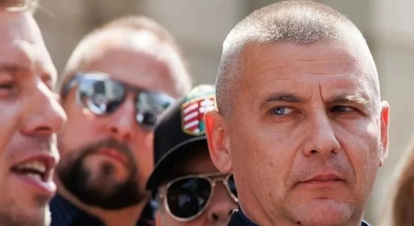 Fegyver a lakossági fórumon? A képviselő elfogadhatatlannak tartja a rendőrségi döntést