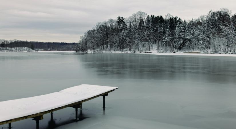 Sorra fagynak be a tavak, de...