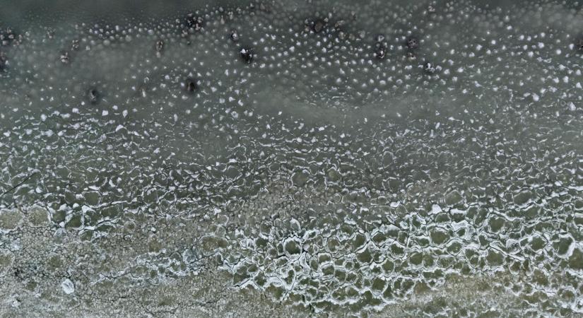 Teljesen befagyott a Balaton és a Velencei-tó