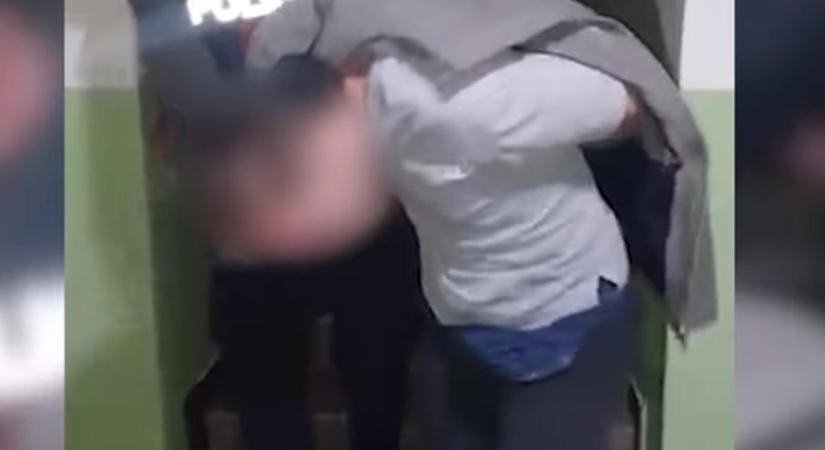 Elmegyógyintézetbe vitték a villanyszerelőt, aki több tucat késszúrással végzett M. Dolli fitneszmodellel egy szexuális aktus után