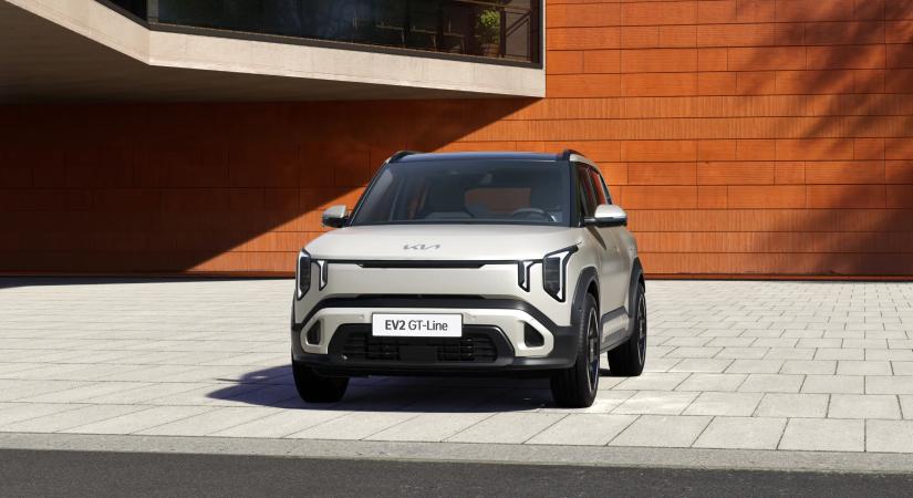 Bemutatkozott a Kia legolcsóbb villanyautója! Mutatjuk, mit kínál az EV2!