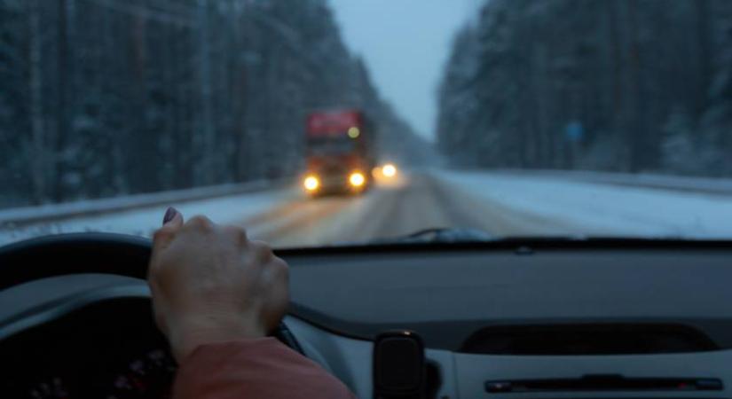Korlátozásokat vezettek be ma az autópályákon: mutatjuk, hol kell vigyázni a jegesedés miatt