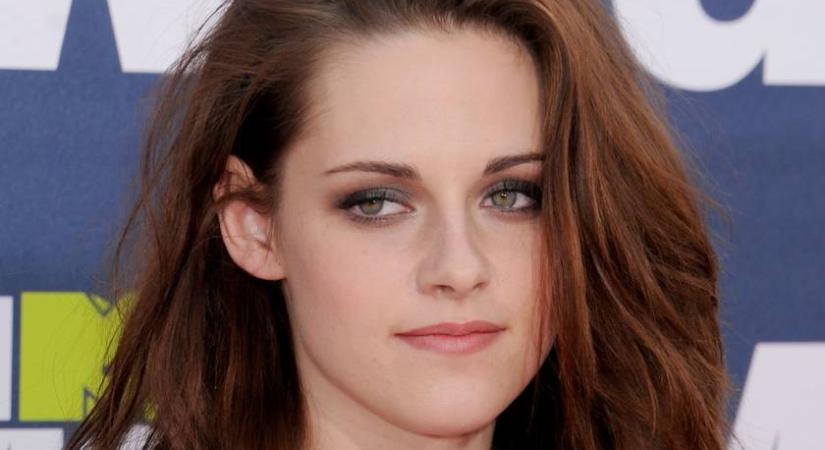 Kristen Stewart és felesége egymás kezét fogva léptek a vörös szőnyegre: az Alkonyat sztárja tavaly vette el Dylant