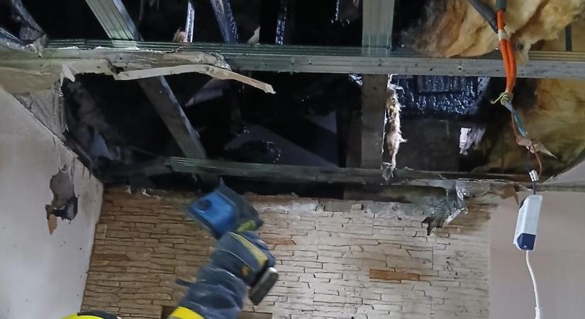 Kigyulladt egy családi ház Somorján, a tűzoltók már eloltották a lángokat