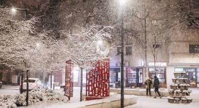 Havas akciók Budapesten: közösségi hócsúszka, forró tea, hólapátolásért korcsolyajegy