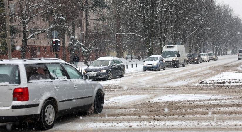 Ónos eső váltotta fel a havazást Kaposváron – aki teheti, még időben induljon haza