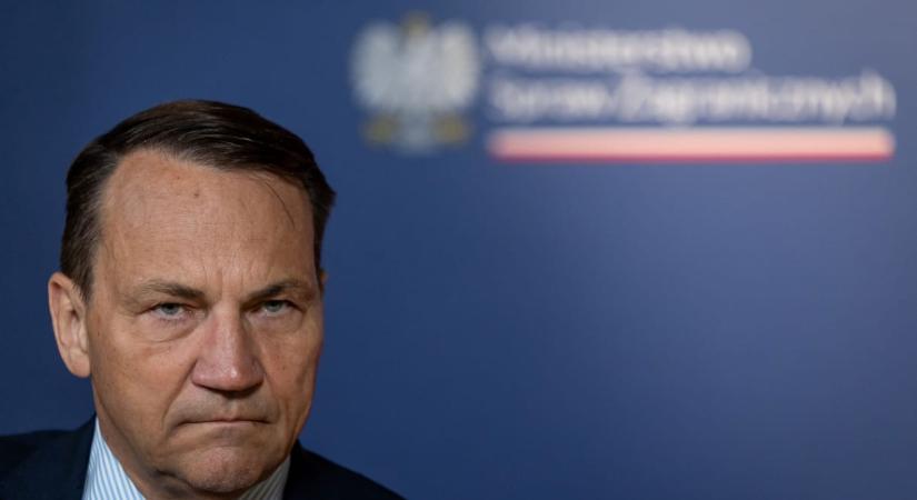 Varsónak sem árulta el a magyar kormány, hogy ki az a két lengyel, akinek menedékjogot adtak