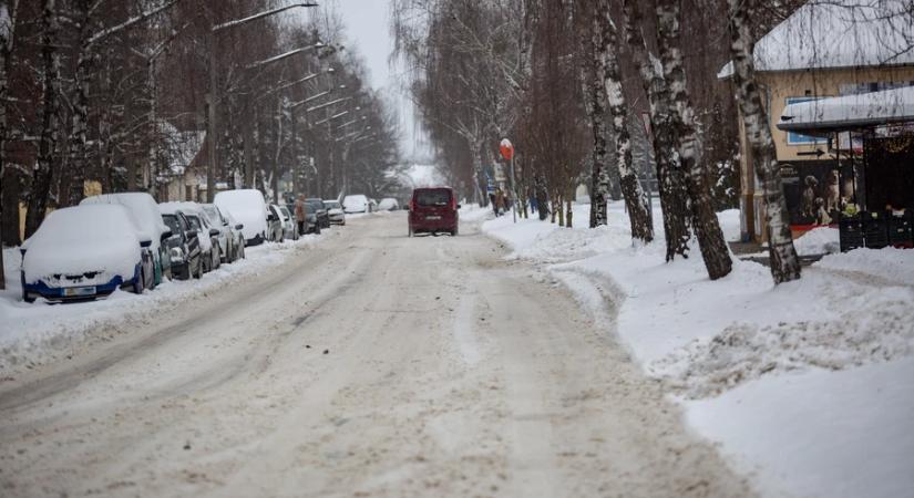 Jeges utak és veszélyes járdák: Sok munkát adott a hó Kanizsán és környékén