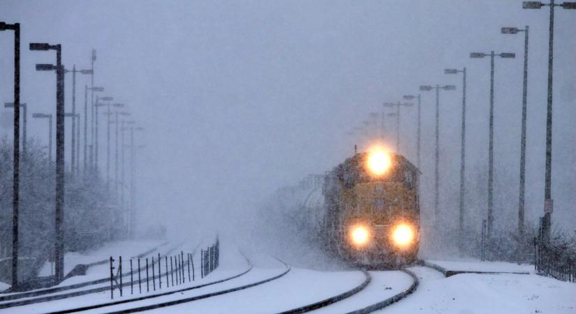Károsodott váltók, leszakadt felsővezetékek – így küzd a MÁV a téli időjárással
