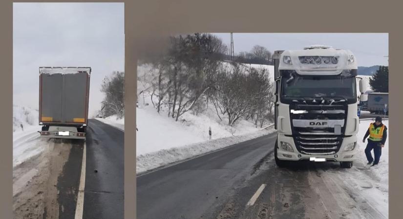 Elakadt vagy csak trükközött? Nagy port kavart a megbírságolt kamionos esete