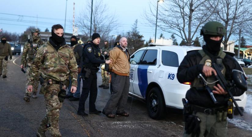 A minnesotában egy nőt megölő ICE-ügynök korábban olyan incidensben vett részt, ahol egy menekülő autó száz méteren át húzta maga után