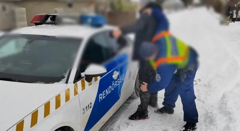 Nem rendeltetésszerűen használta a hólapátot, elvitték a rendőrök