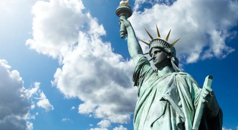 Meztelen lányoknak adják a művészvízumot az Egyesült Államokban