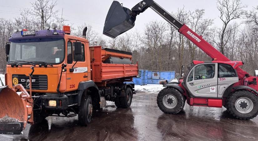 Nincs megállás, újra sózzák az utakat a Győr-Szol Zrt. járművei