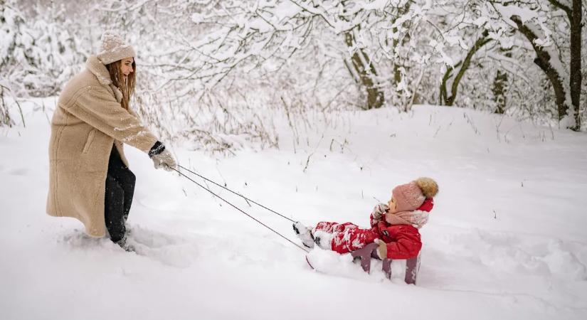Megőrültek a magyarok, hogy tíz év után újra leesett a hó!