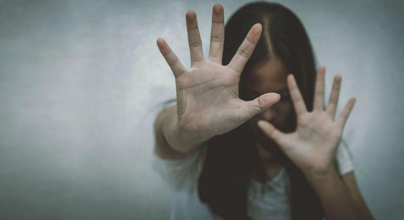 Puszta kézzel ütötte és rúgta magatehetetlen párját a 29 éves férfi