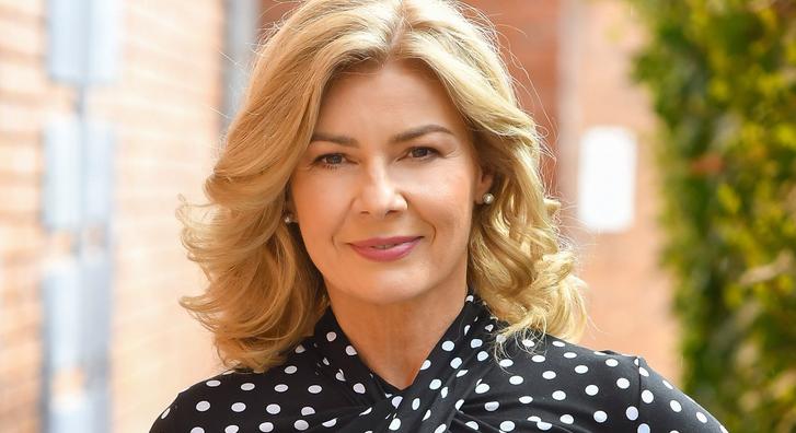 Barta Sylvia nem akármilyen szettben állt neki a hólapátolásnak