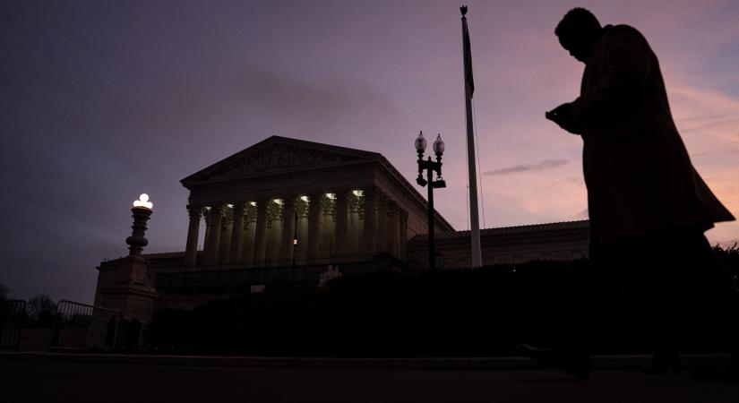 Elhalasztották a történelmi ítéletet az Egyesült Államokban: még nyugodtan alhat Trump