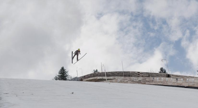 Péniszükkel csalnak a síugrók