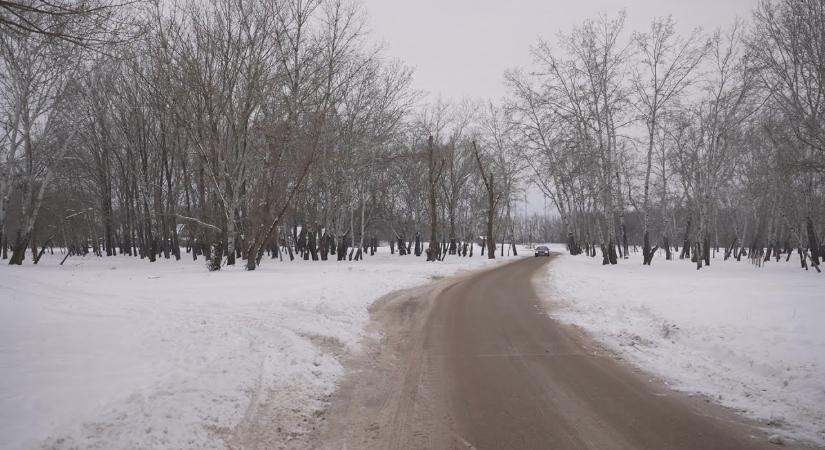 Tavaszra sétány és világítás készül