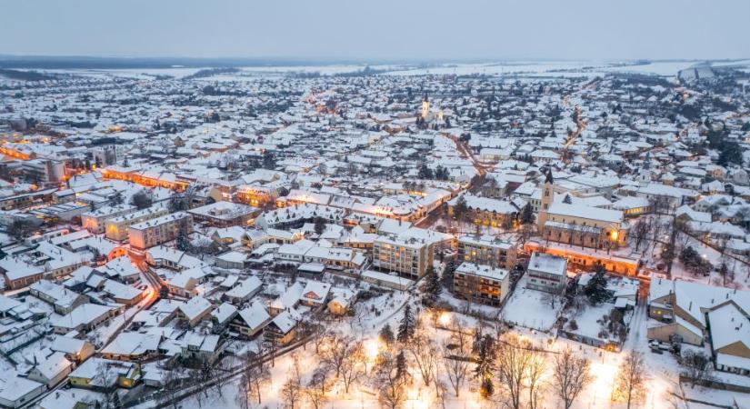 Díjmentes a helyi buszközlekedés Pakson a rendkívüli időjárás miatt