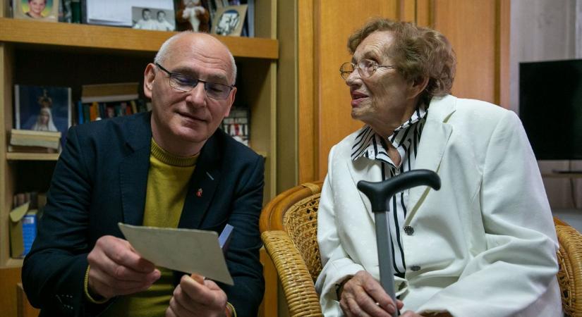 Kilencvenévesen is szeretettel körülvéve: Tanács Lászlóné Mándoki Ilonát köszöntötték születésnapján – fotók