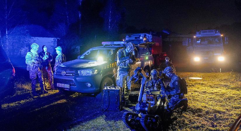 Felrobbant a gránát a köztisztviselő kezében: a legfőbb ügyész az ügyészségre mutogat a bizonyítékok miatt