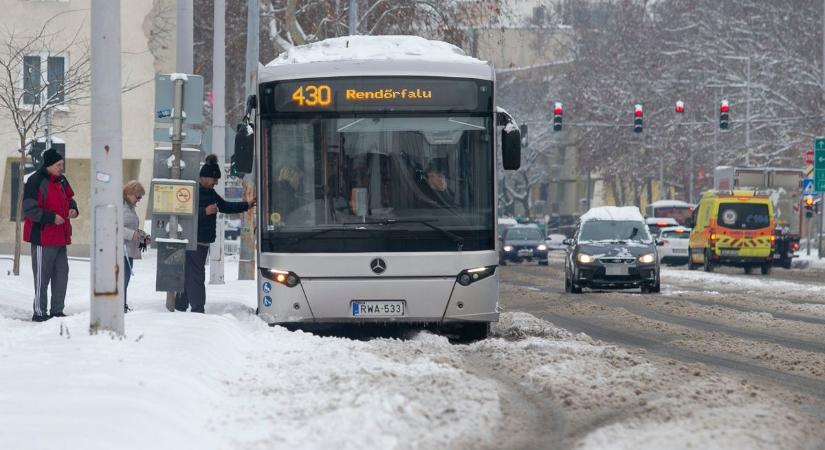 BRÉKING! Ingyenes parkolás és közösségi közlekedés Kecskeméten a rendkívüli téli időjárás miatt!