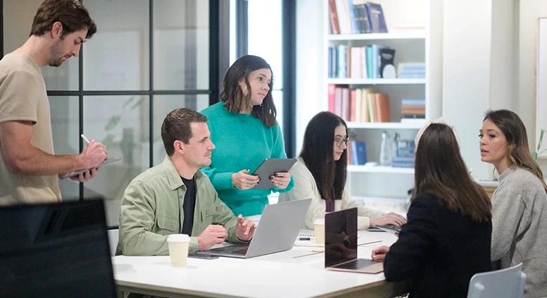 Egy évtized alatt csaknem felére csökkent az alacsony végzettségűek száma