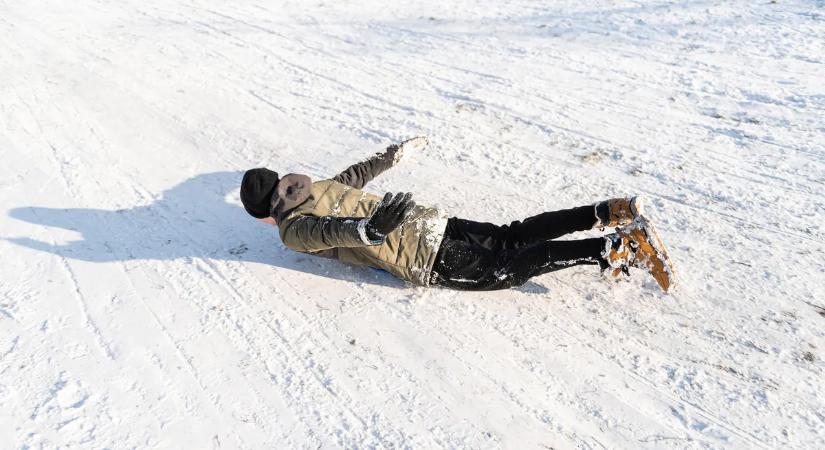Szánkó nélkül is lehet szánkózni, mutatjuk hogyan!