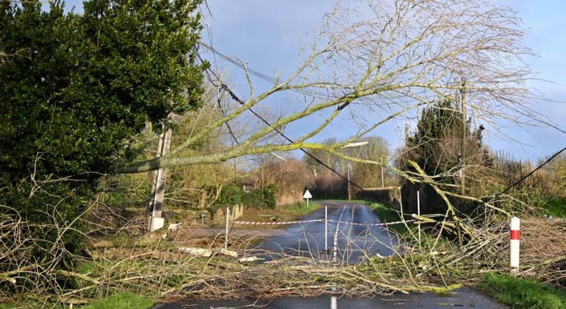 Olyan szélvihar van, hogy le kellett állítani egy francia atomerőművet