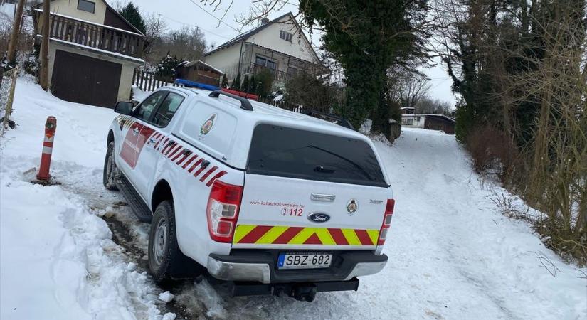 Emberéletet követelt a tűz: oltás közben bukkantak az idős férfire a tűzoltók