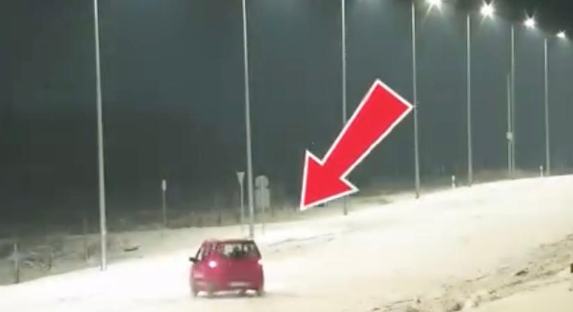 Hóban csapatott, árokban kötött ki