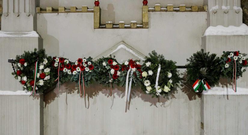 „Együtt erő vagyunk” – A nagyenyedi vérengzésre emlékezett a helyi magyarság