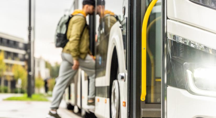 Rendkívüli intézkedés a hóhelyzet miatt: ingyenessé válik a buszközlekedés ebben a városban
