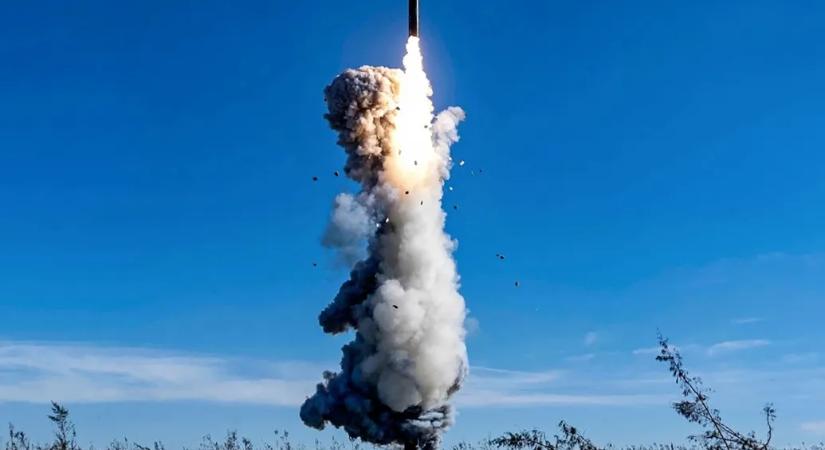 Kína száz új nukleáris töltettel vette célba az amerikaiakat, és változtathatott a csapásmérő doktrínáján is