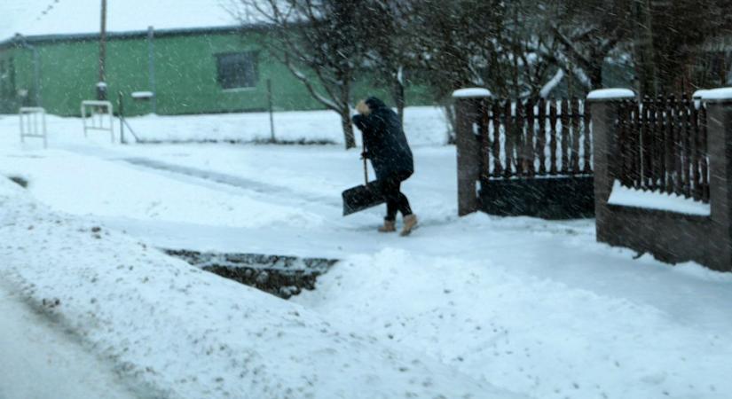 Nem takarítod a havas járdát? Milliókba fájhat, ha valaki elcsúszik a házad előtt