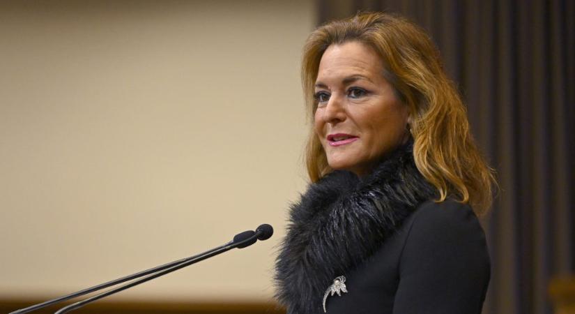 10 milliós állami támogatást kapott a Vitályos Esztert óriásplakáton reklámozó egyesület