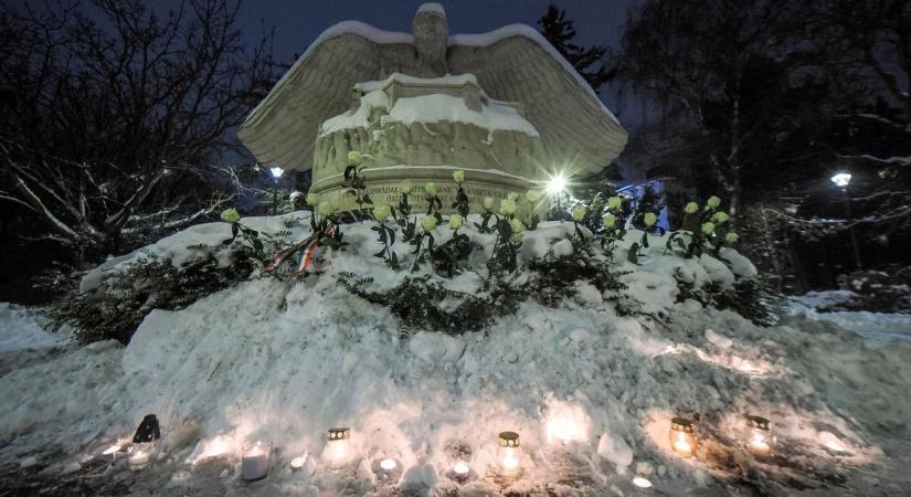 Brusznyai tanár úr mártírhalálára emlékeztek az emlékműnél (galéria)