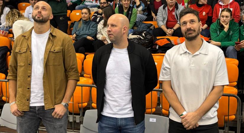 Megható jelenetek a magyar–románon: hárman is búcsút intettek a címeres meznek (VIDEÓ)