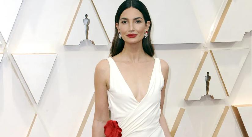 Ez a dekoltázs nem véletlenül lett ikonikus – mutatjuk a képeket