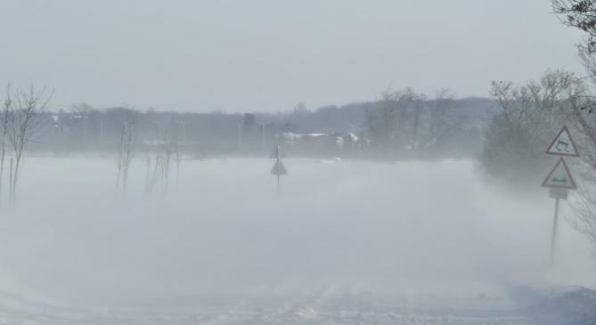 Holnap este hidegfront hoz feltámadó szelet, hófúvást