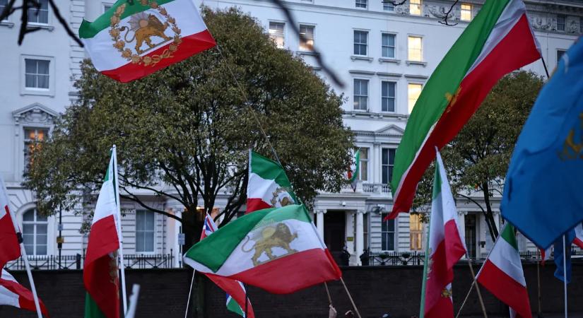 Lekapcsolták az internetet Iránban – legalább 48 ember halt már meg a tüntetésekben