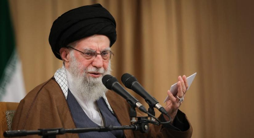 Irán: Az ajatollah „Halál Amerikára” kiáltások közben ígért kemény fellépést a tüntetőkkel szemben