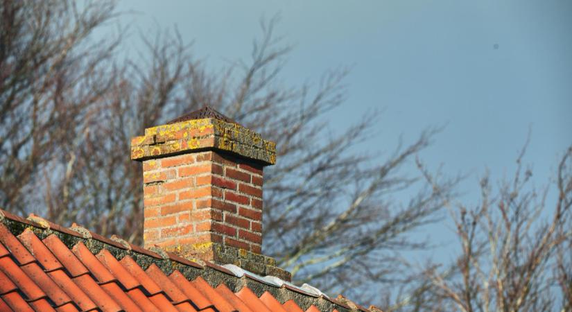 Tűz ütött ki az eltömődött kémény miatt