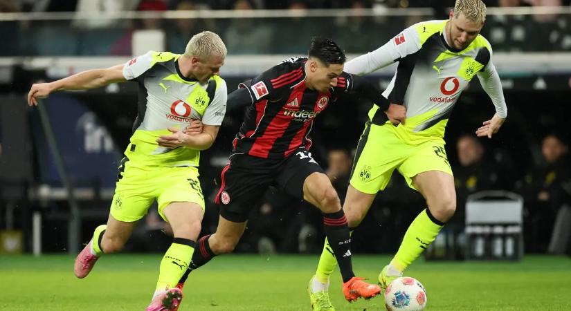 Kétszer vezetett a Dortmund, de a végén a döntetlenért kellett harcolnia Frankfurtban