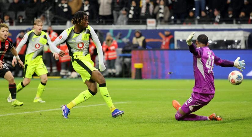 Kétszer is vezetett, végül mégis a 96. percben mentett pontot a Dortmund