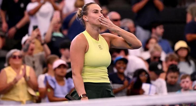 A dögös világelső csábító retró dresszben hódít az idei Australian Openen – fotó