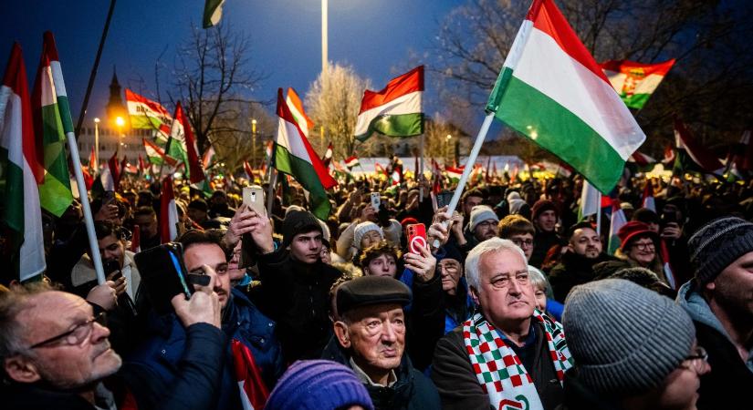 Nincs szó tévedésről, vezet a Tisza Párt